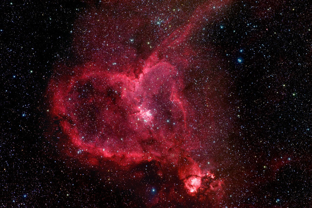 Red star cluster sky stars free wallpaper for desktop - medium preview image