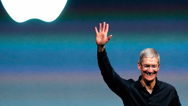 Man waves crowd apple logo free wallpaper for desktop - medium preview image