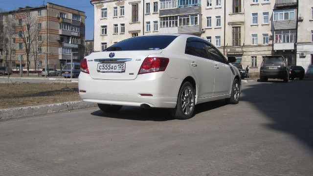 White car parked road building #3 free wallpaper for desktop - medium preview image
