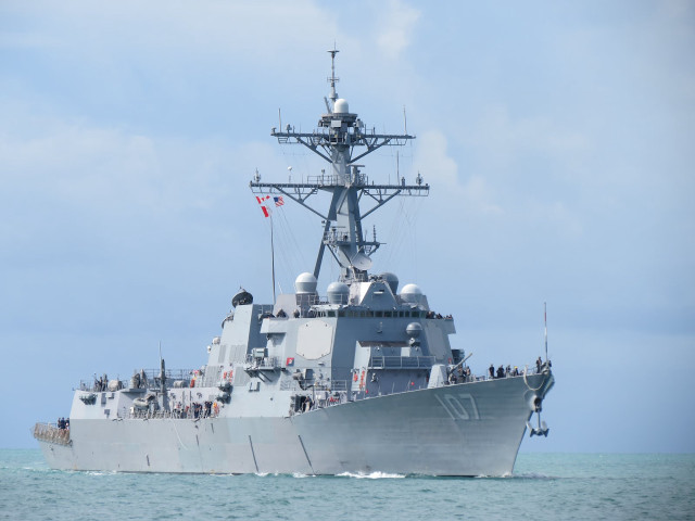 Large gray ship water people free wallpaper for desktop - medium preview image