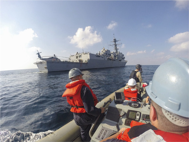 Group people boat water ship free wallpaper for desktop - medium preview image