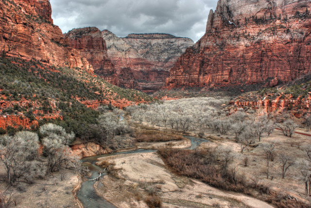 River canyon mountains trees cloudy free wallpaper for desktop - medium preview image