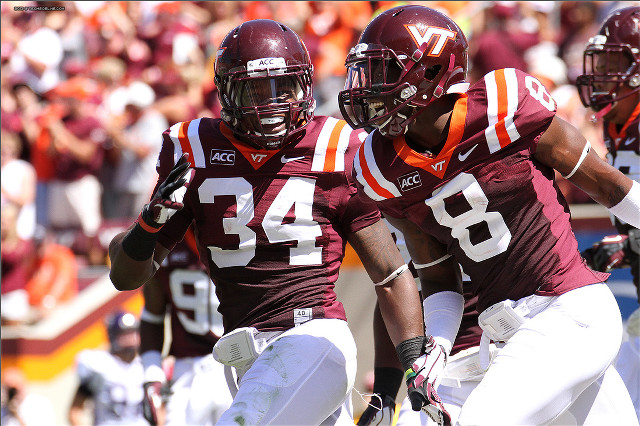 Men maroon white uniforms playing free wallpaper for desktop - medium preview image