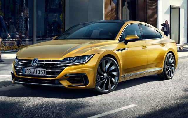 Yellow volkswagen arteus city night free wallpaper for desktop - medium preview image