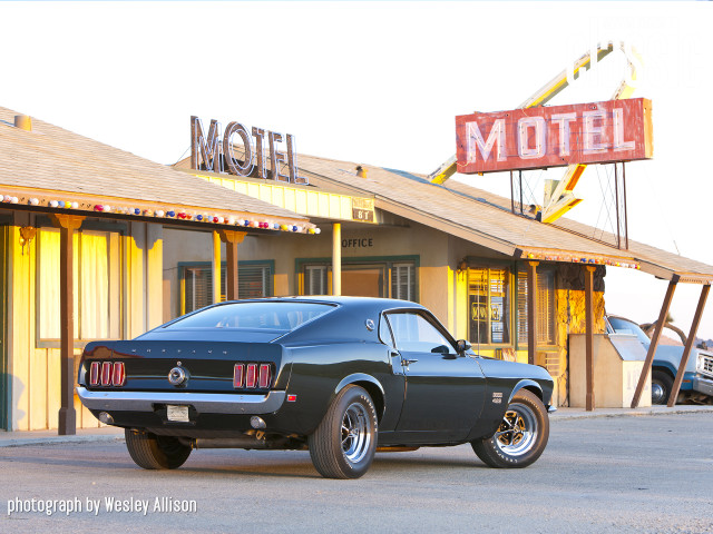 Black mustang motel neon sign free wallpaper for desktop - medium preview image