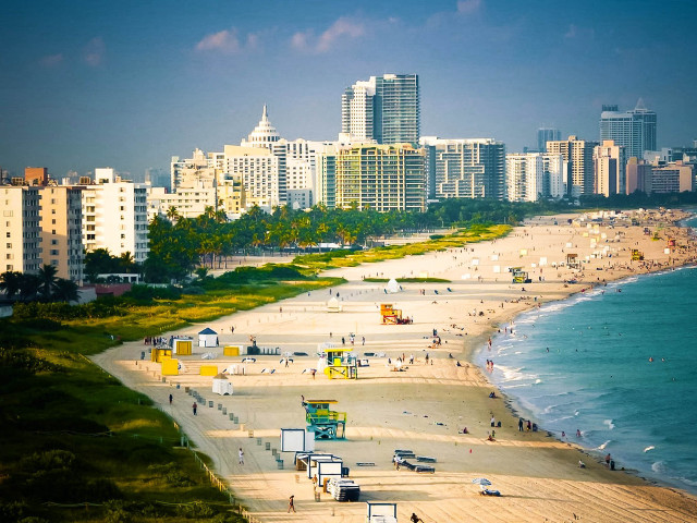 Beach city people walking sand free wallpaper for desktop - medium preview image