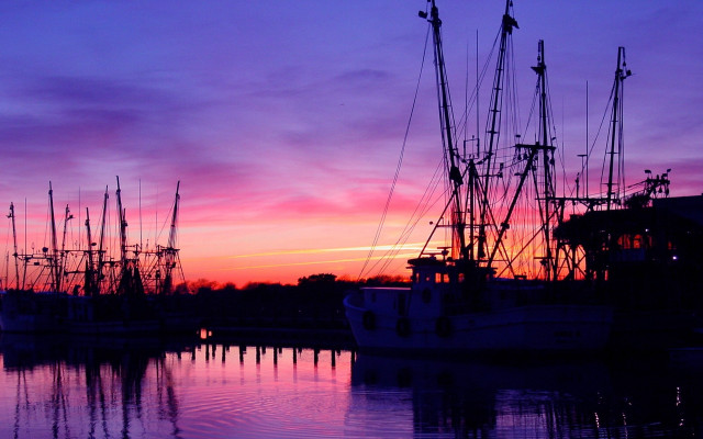 Boats harbor sunset purple sky free wallpaper for desktop - medium preview image