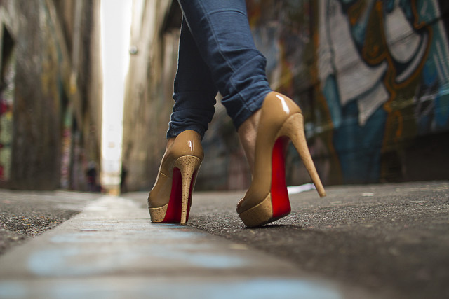 Woman legs shoes city street free wallpaper for desktop - medium preview image