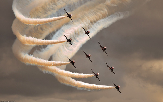 Planes flying formation smoke trailing free wallpaper for desktop - medium preview image
