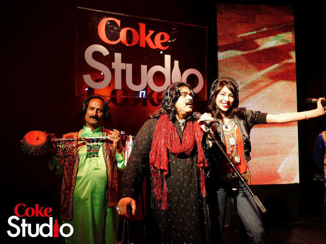 Three people stage microphone coke free wallpaper for desktop - medium preview image