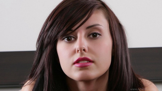 Woman longhair redlipstick serious face free wallpaper for desktop - medium preview image