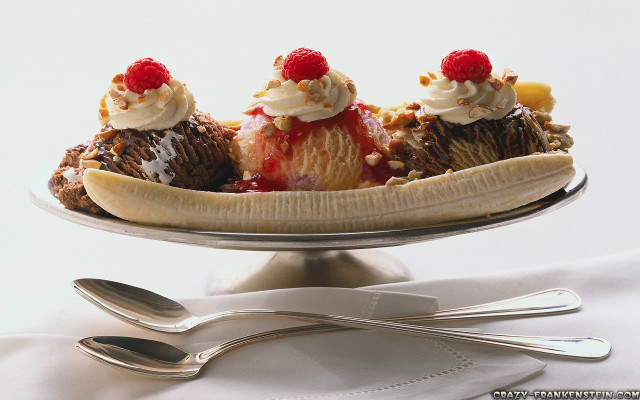 Banana split cake fork plate free wallpaper for desktop - medium preview image