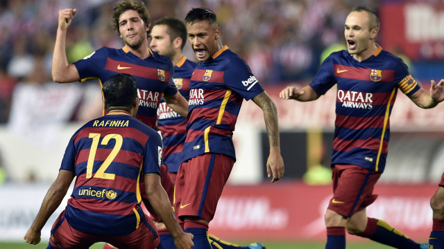 Men soccer field crowd watching #2 free wallpaper for desktop - medium preview image