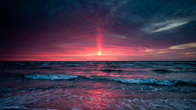 Red sunset ocean waves crashing free wallpaper for desktop - medium preview image