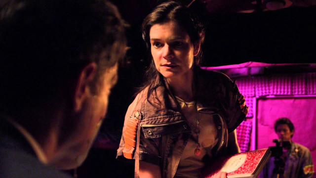 Woman microphone dark room pink free wallpaper for desktop - medium preview image