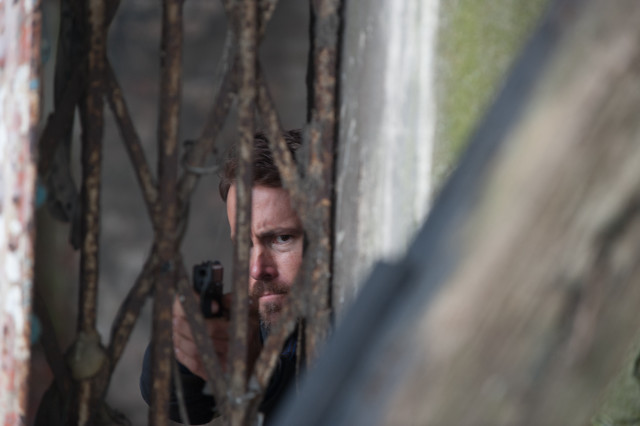 Man gun gated brick rusty free wallpaper for desktop - medium preview image