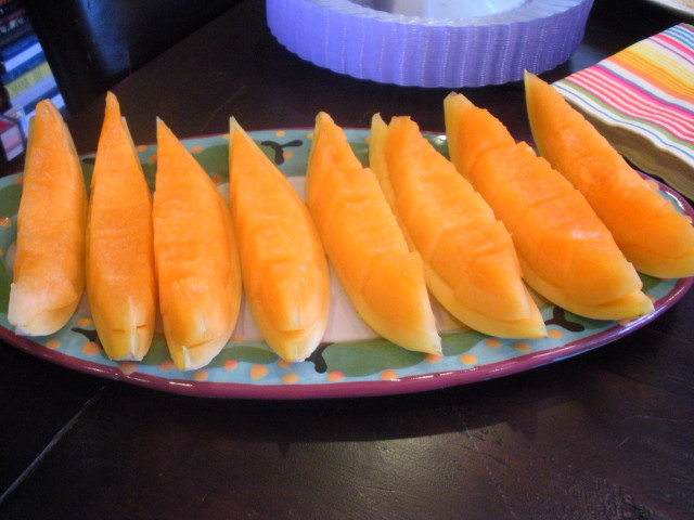 Sliced mangoes purple bowl table free wallpaper for desktop - medium preview image