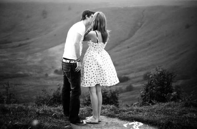 Man woman kissing hilltop countryside free wallpaper for desktop - medium preview image