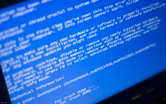 Computer blue screen white screen free wallpaper for desktop - medium preview image