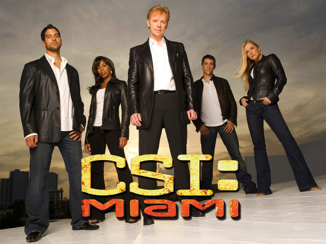 Group people osi miami sign free wallpaper for desktop - medium preview image