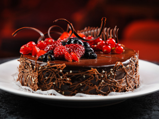 Chocolate cake berries icing plate #2 free wallpaper for desktop - medium preview image