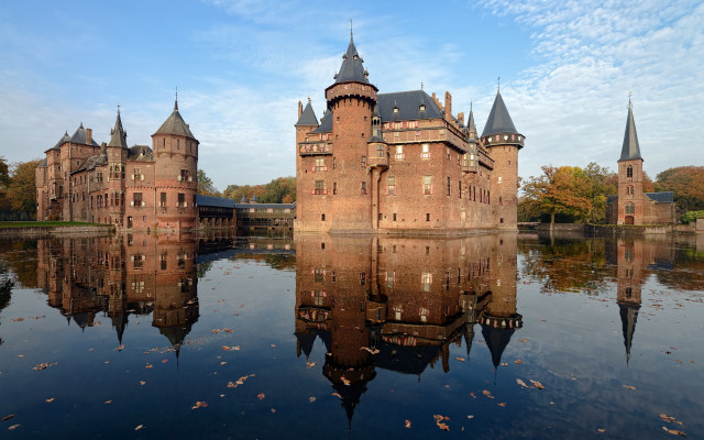 Castle reflection water sunny day free wallpaper for desktop - medium preview image