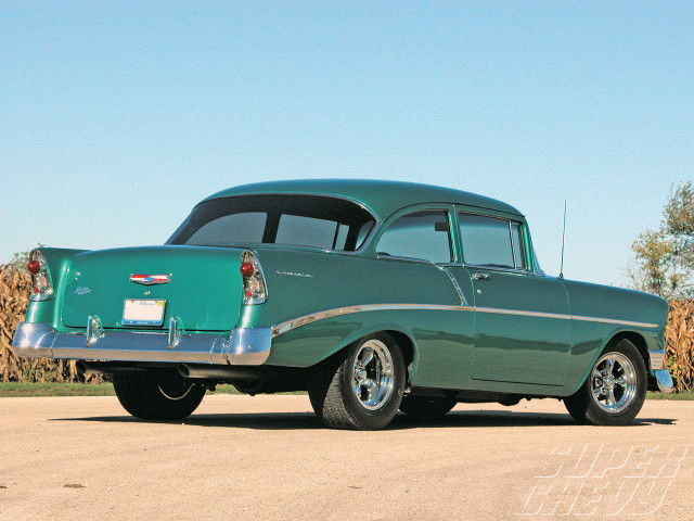 Green car parking lot cornfield free wallpaper for desktop - medium preview image
