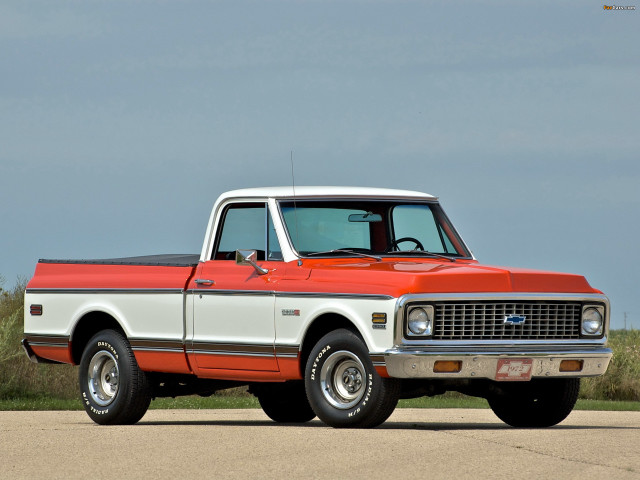 Red white truck road grass free wallpaper for desktop - medium preview image