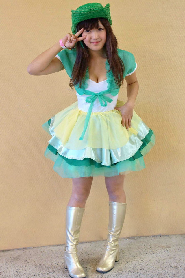 Woman costume hat green bow free wallpaper for mobile - medium preview image