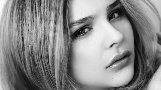 Woman long hair necklace posing #11 free wallpaper for desktop - medium preview image