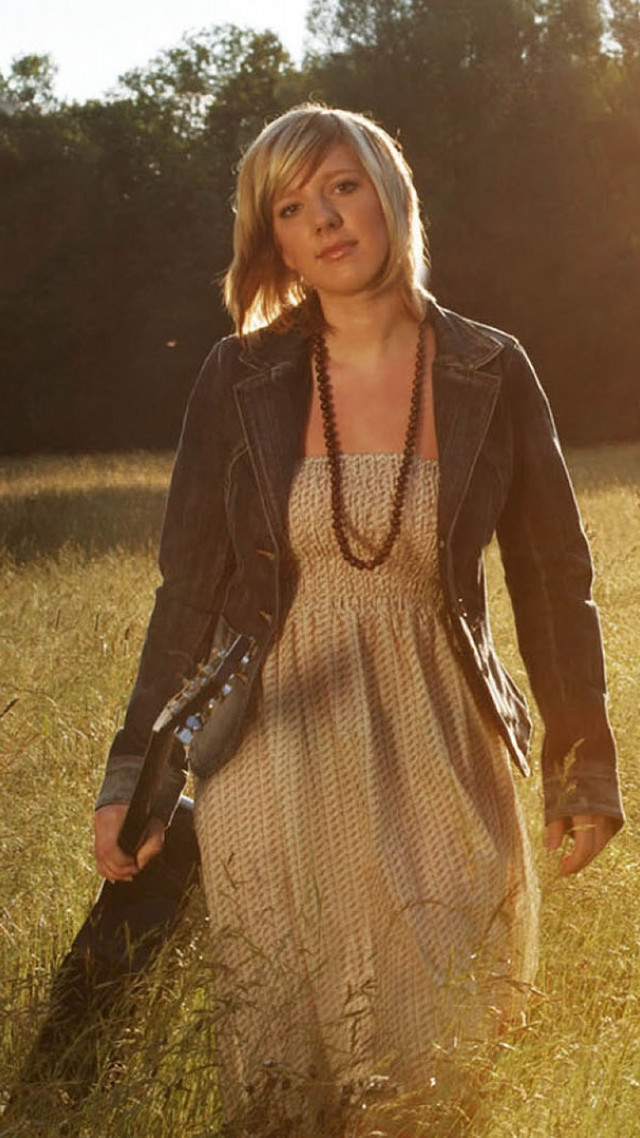 Woman dress jacket field gun free wallpaper for mobile - medium preview image