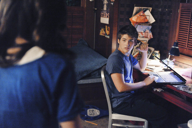 Man sitting desk laptop woman free wallpaper for desktop - medium preview image