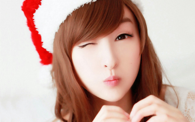 Woman santa hat heart shaped free wallpaper for desktop - medium preview image