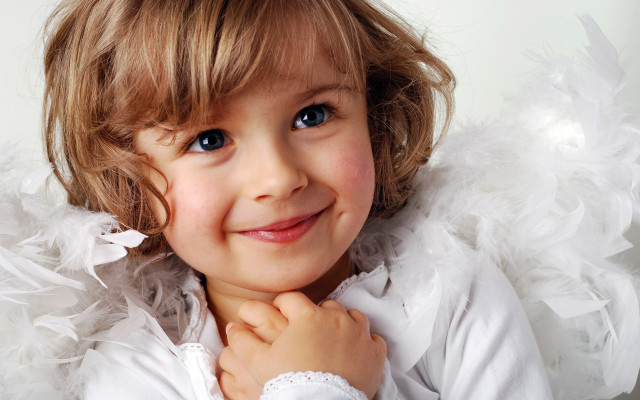 Little girl white shirt feathers free wallpaper for desktop - medium preview image