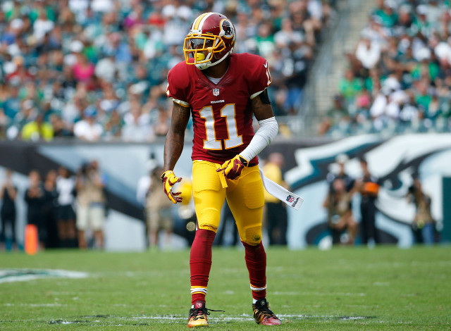 Football player paper field crowd free wallpaper for desktop - medium preview image