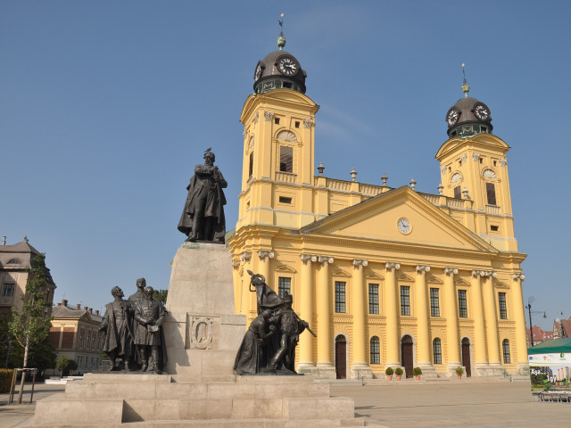 Large yellow building statues clock free wallpaper for desktop - medium preview image