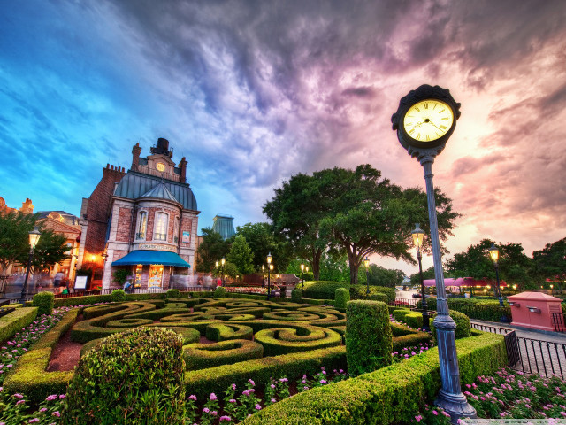 Clock garden maze dusk cloudy free wallpaper for desktop - medium preview image