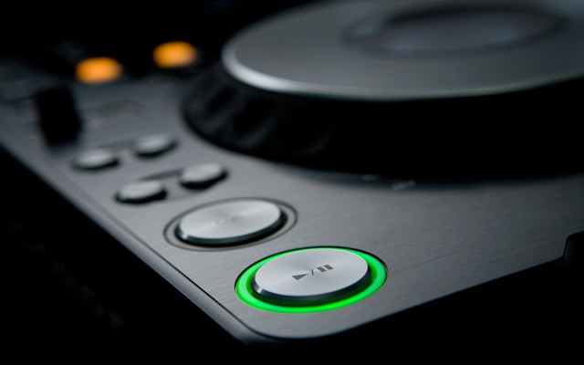 Turntable green light buttons black free wallpaper for desktop - medium preview image