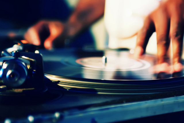 Person playing record turntable dj free wallpaper for desktop - medium preview image