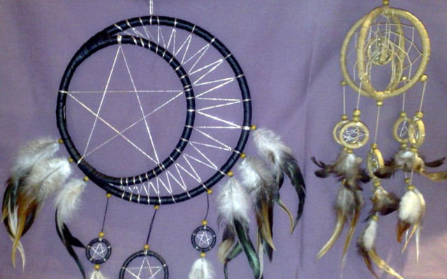 Purple wall dream catcher feathers free wallpaper for desktop - medium preview image