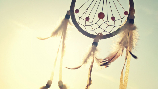 Dream catcher feathers sun background free wallpaper for desktop - medium preview image