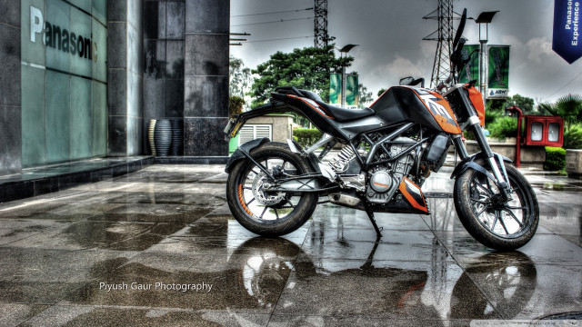 Motorcycle parked wet sidewalk clock free wallpaper for desktop - medium preview image