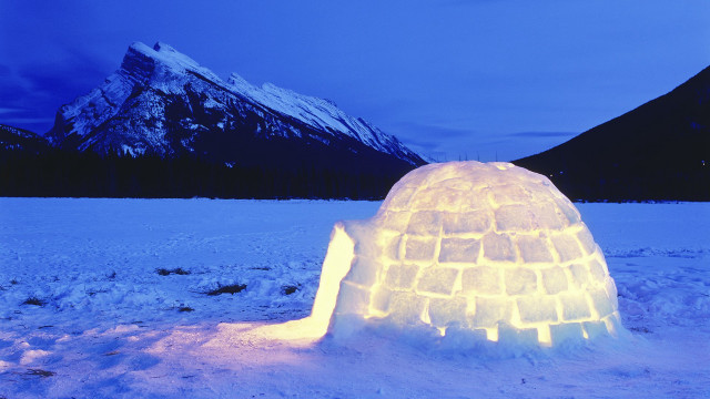 Snow igloo mountain night lights free wallpaper for desktop - medium preview image