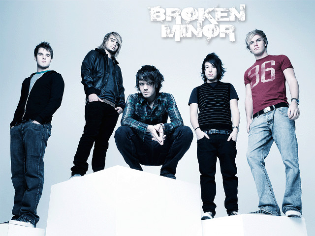 Young men broken mirror white free wallpaper for desktop - medium preview image