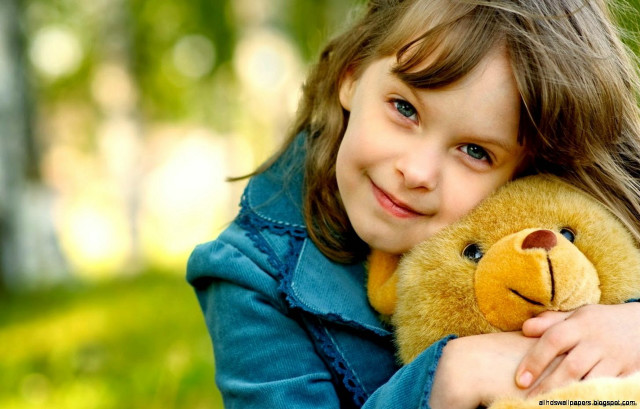 Little girl teddy bear park free wallpaper for desktop - medium preview image