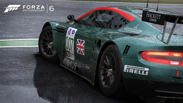 Green sports car british flag free wallpaper for desktop - medium preview image
