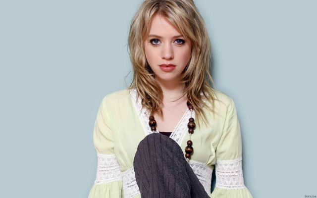 Woman necklace green shirt portrait free wallpaper for desktop - medium preview image