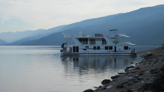 Large boat lake mountain range free wallpaper for desktop - medium preview image