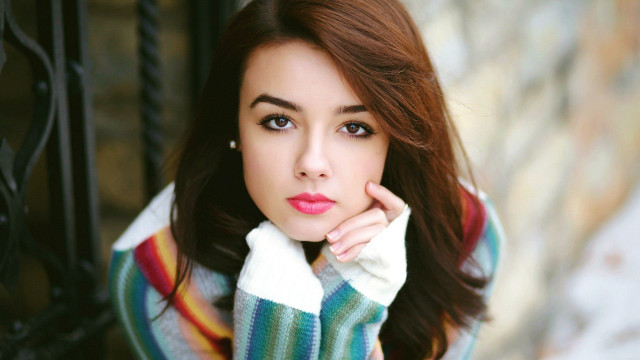 Woman scarf posing picture hand #5 free wallpaper for desktop - medium preview image