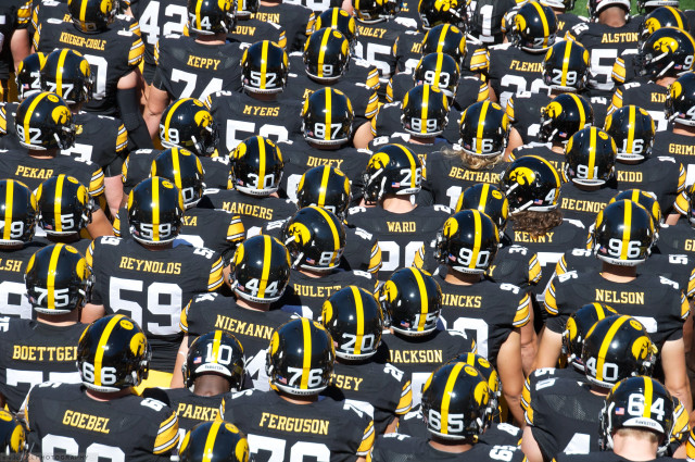Football players black yellow uniforms free wallpaper for desktop - medium preview image